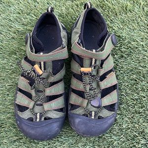 KEEN NEWPORT ADVENTURE SANDALS SIZE 5. MACHINE WASHABLE,EASY ON/OFF